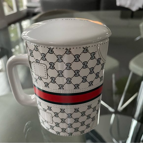 Cup with Lid - Picture 3 of 7